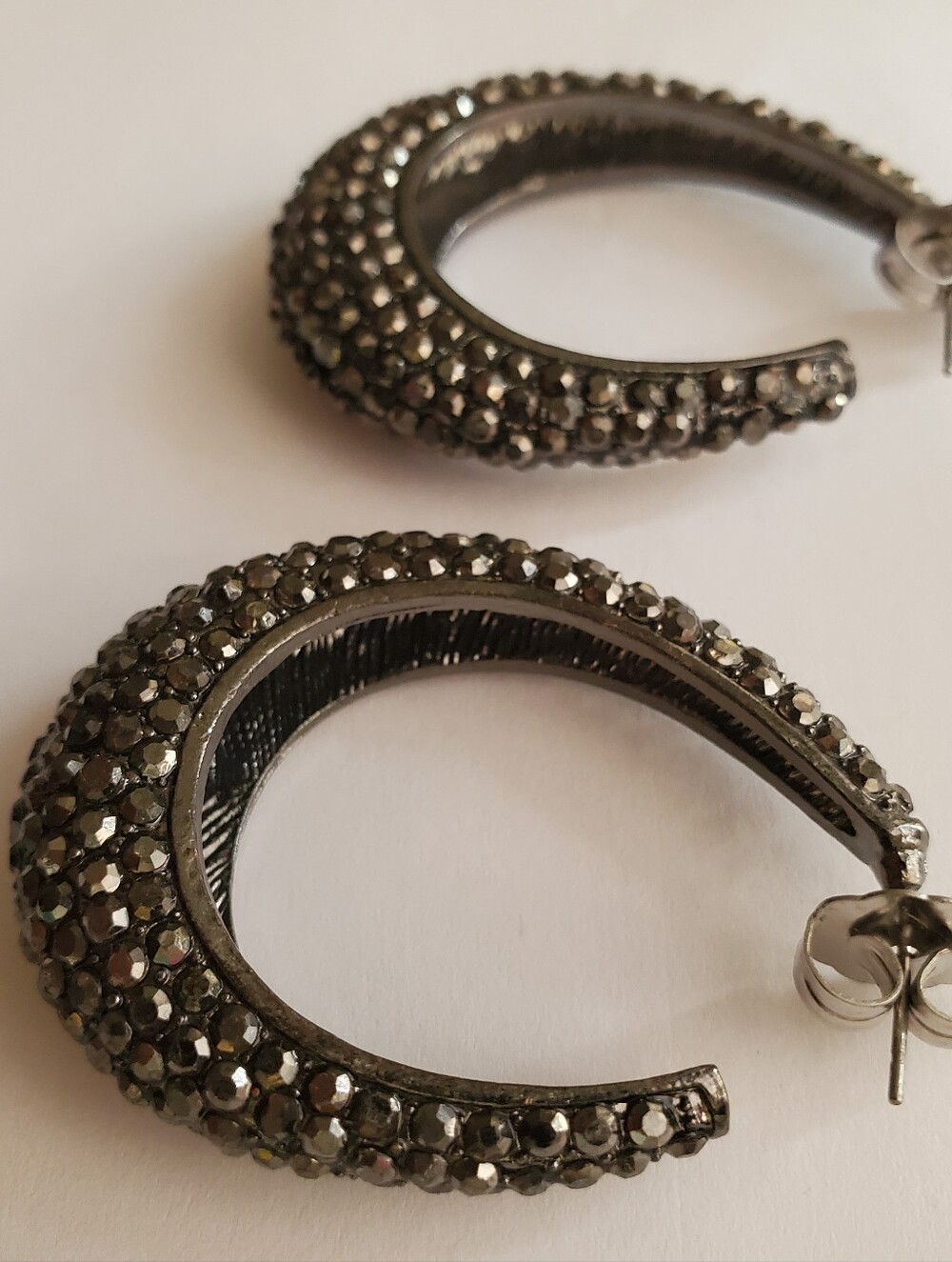 Black Open Hoop Sparkle Rhinestones Pierced Earrings Women Jewelry Preowned - Picture 5 of 8